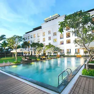 Nesta Hotel